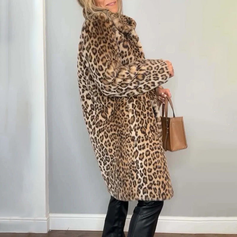 Leopard Luxe™ – Modieuze Mid-Length Jas met Luipaardprint & Warmtevoering